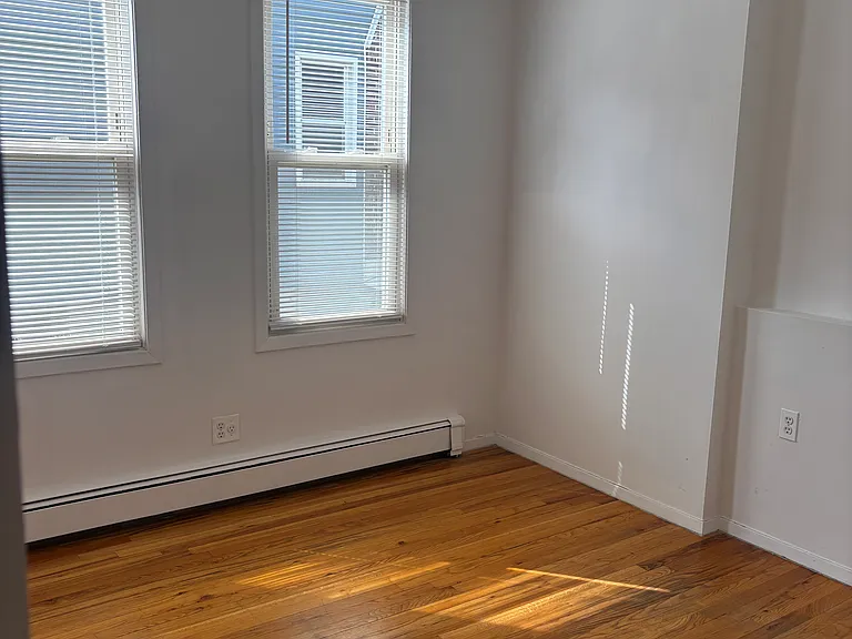 152 Beach 118 St #1 — Photo 3