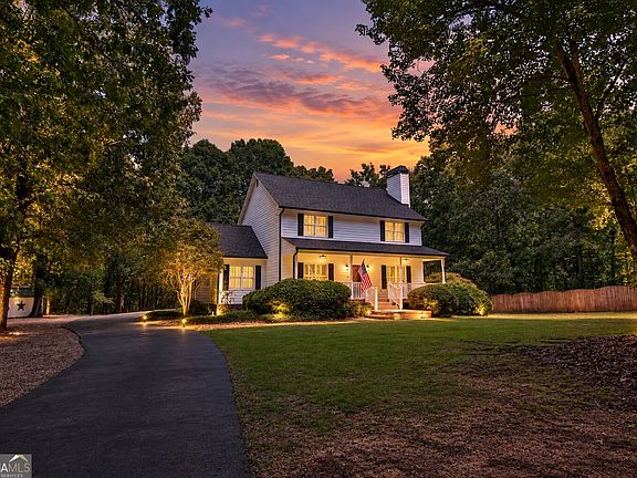 2nd image of 279 Chestnut Hill Rd