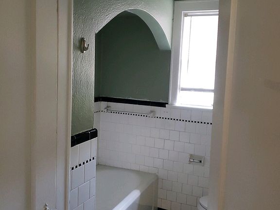 5th image of 1821 Sanger Ave #C