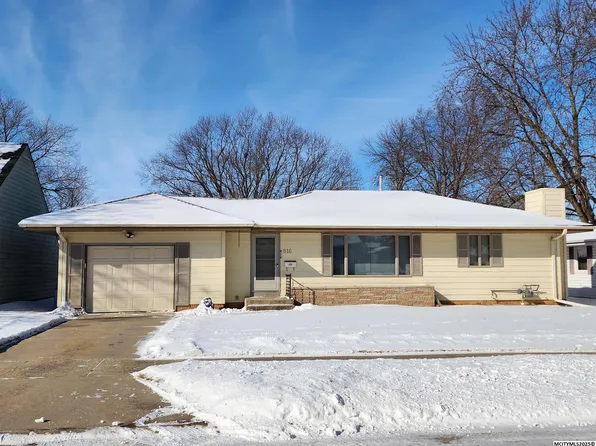 816 S Louisiana Ave, Mason City, IA 50401