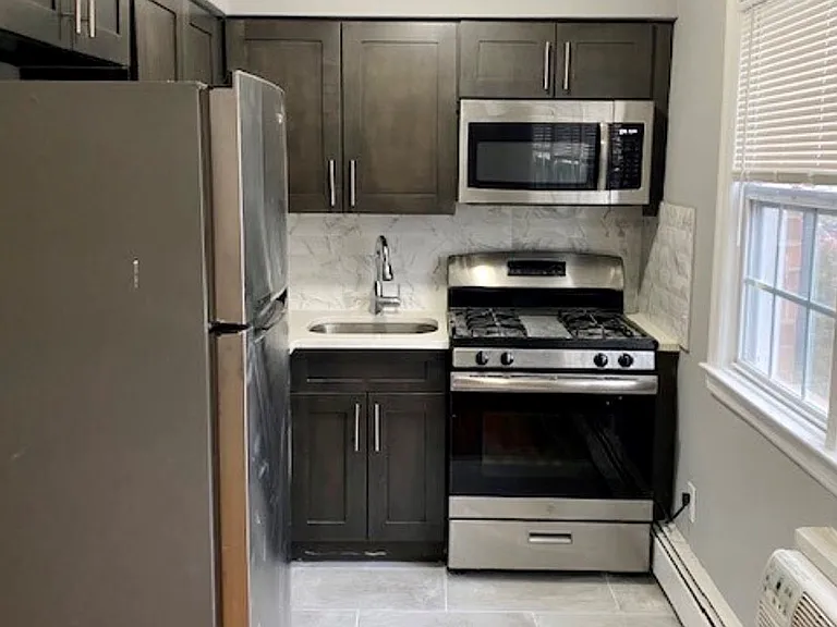 Ross Apartments — Photo 15