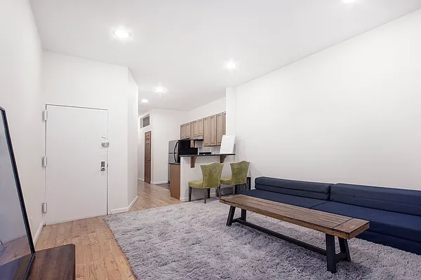 Rented by R New York | media 25