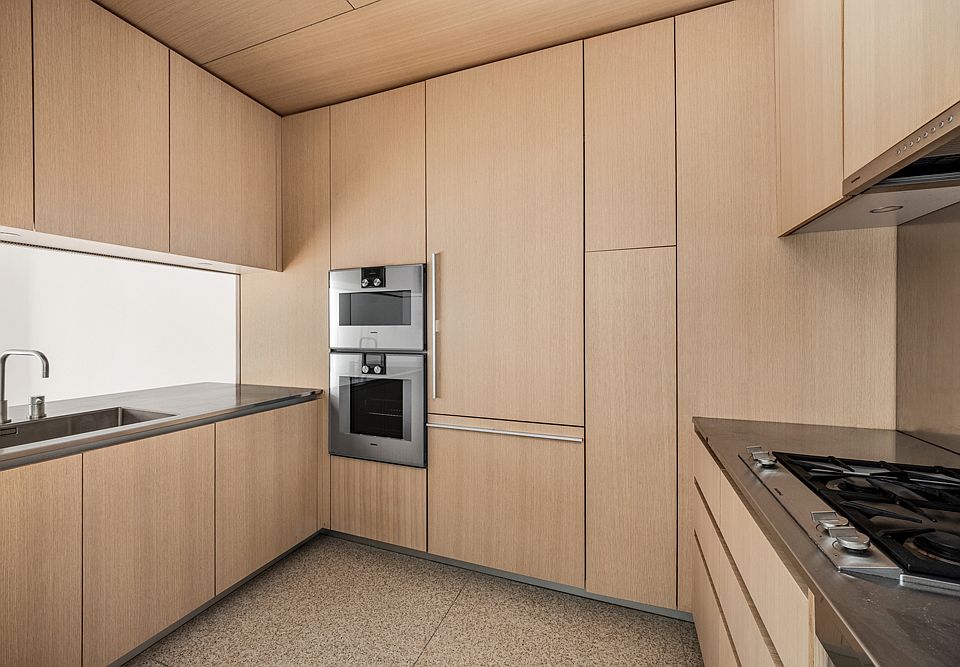 1st image of 527 W 27th St #3C