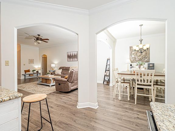 5th image of 171 Waverly Cir