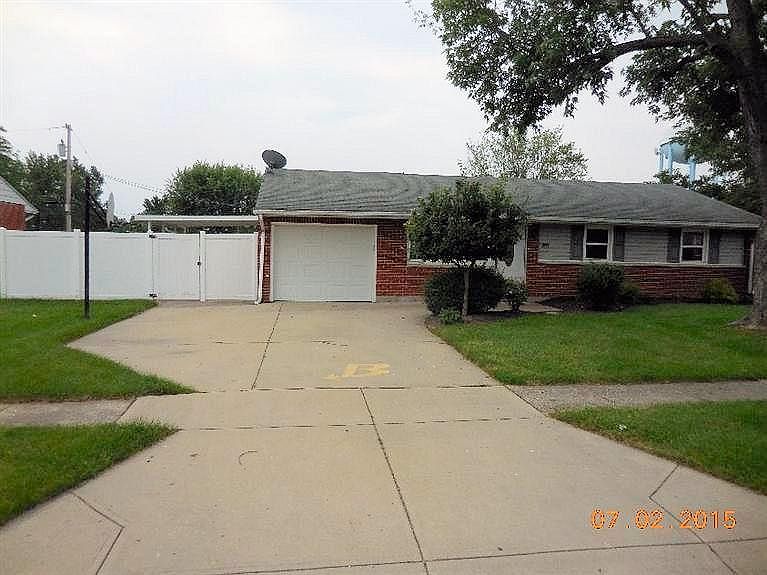 1st image of 636 Cyril Ct