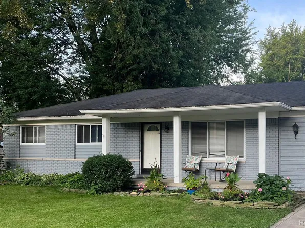 38935 Hazel St, Harrison Township, MI 48045