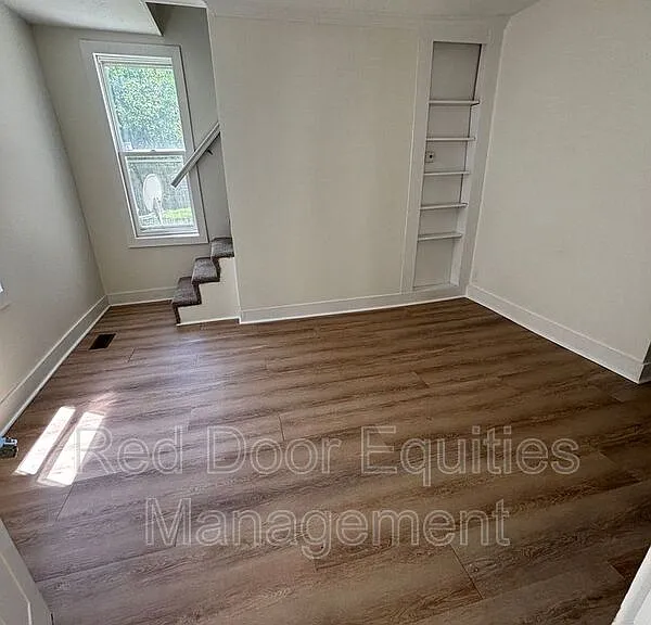 421 Washington Ave — Photo 2