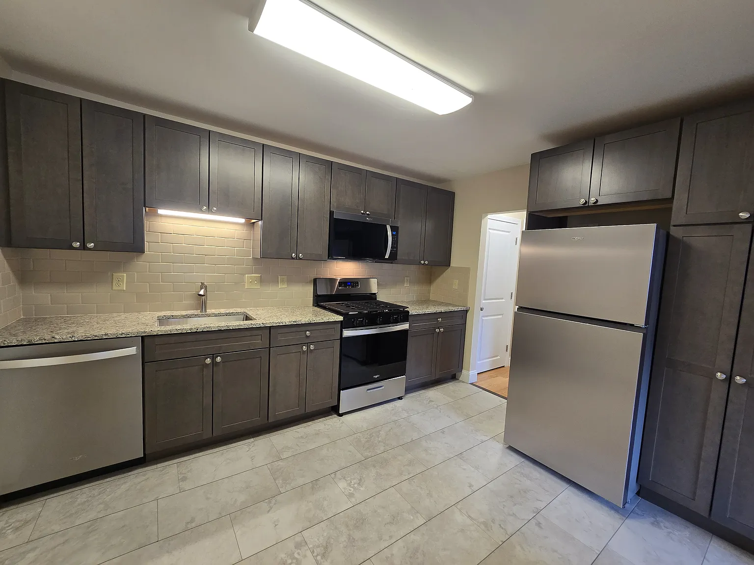 1 bed, 650 sqft, $1,950 — Photo 3