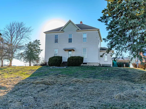 4579 Townhall Rd, Hopedale, IL 61747