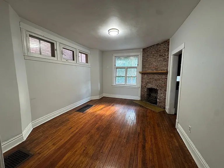 82 Estella Ave — Photo 2