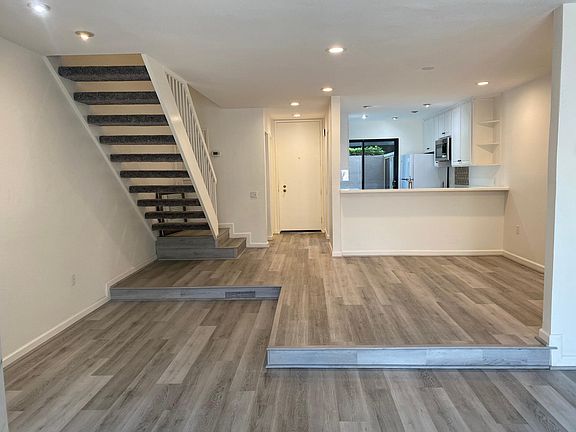 2nd image of 882 Woodside Ln #3