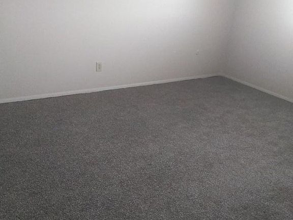 5th image of 4317 Vfw Dr APT 49
