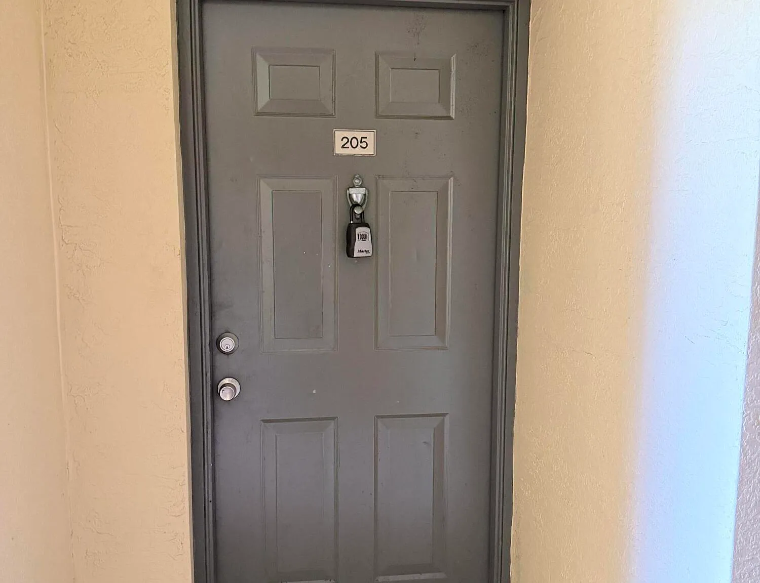 2 bed, 2.0 bath, 1262 sqft, $2,400 — Photo 2