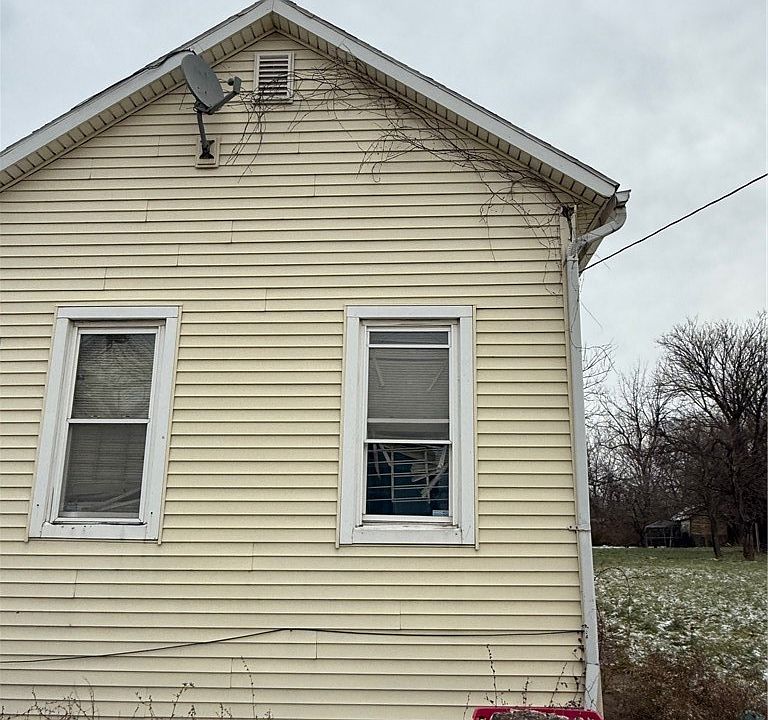 1st image of 3325 E 49th St