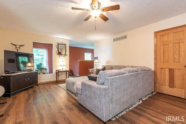 1106 W Countryside Ln — Photo 6