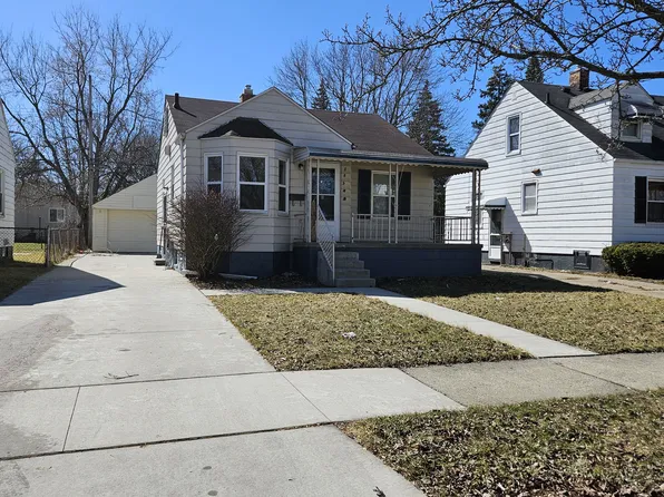 18948 Elkhart St, Harper Woods, MI 48225