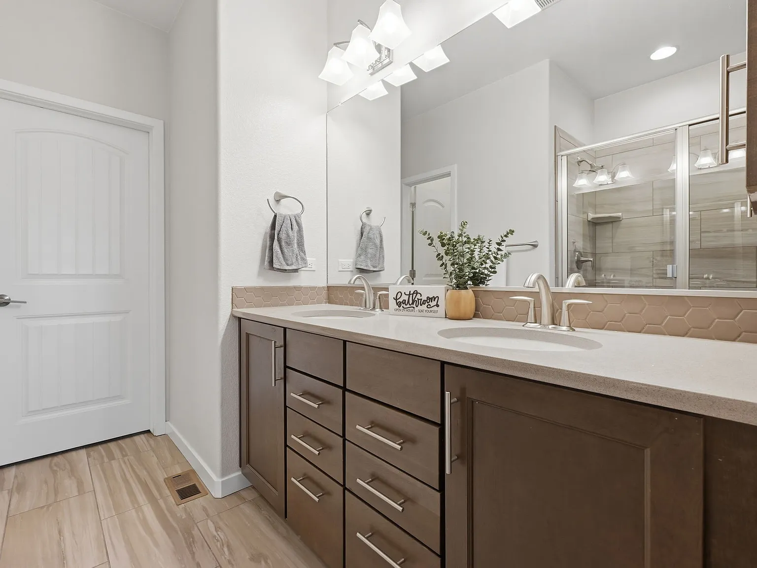 4 bed, 3096 sqft, $3,150 — Photo 3