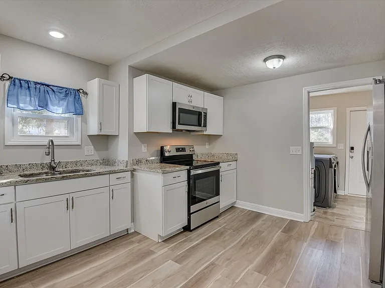 2818 Hazel St — Photo 12