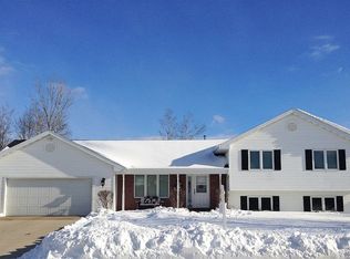 3136 N Whitney Dr, Appleton, WI 54914