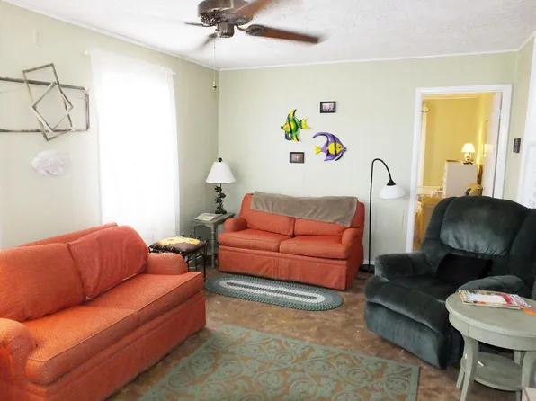 731 Shark Dr, Panama City Beach, FL 32408