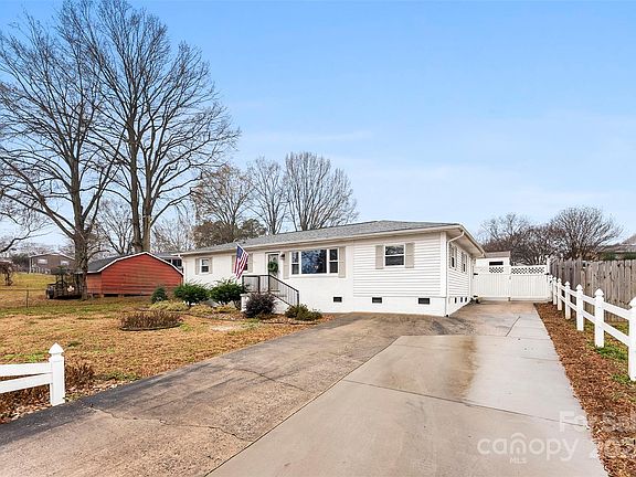 3rd image of 2615 Sherry Ln