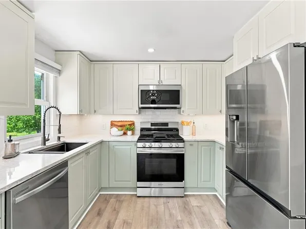 53 Buena Vista Ave, Warwick, RI 02889