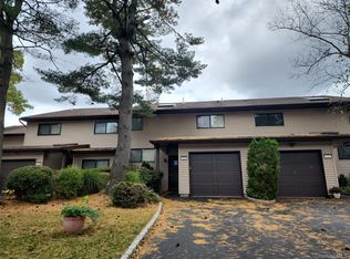 80 Northgate Cir, Melville, NY 11747