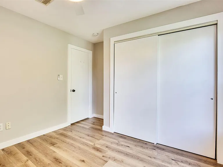 1201 Del Roy Dr — Photo 16