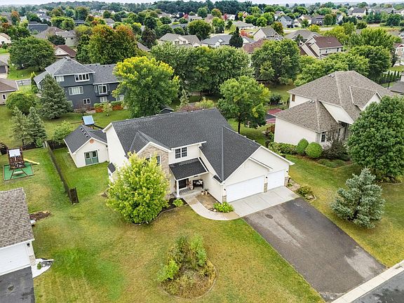 3rd image of 403 Fiddler Ave SE