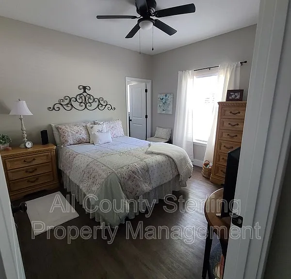 161 SW Yulan St #100 — Photo 8