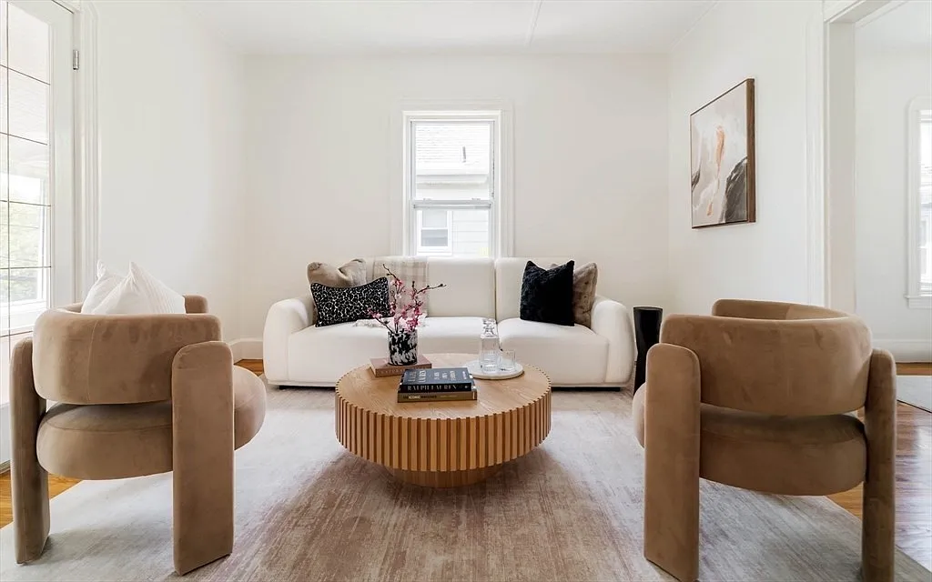 3 bed, 1.5 bath, 1139 sqft, $4,400 — Photo 1