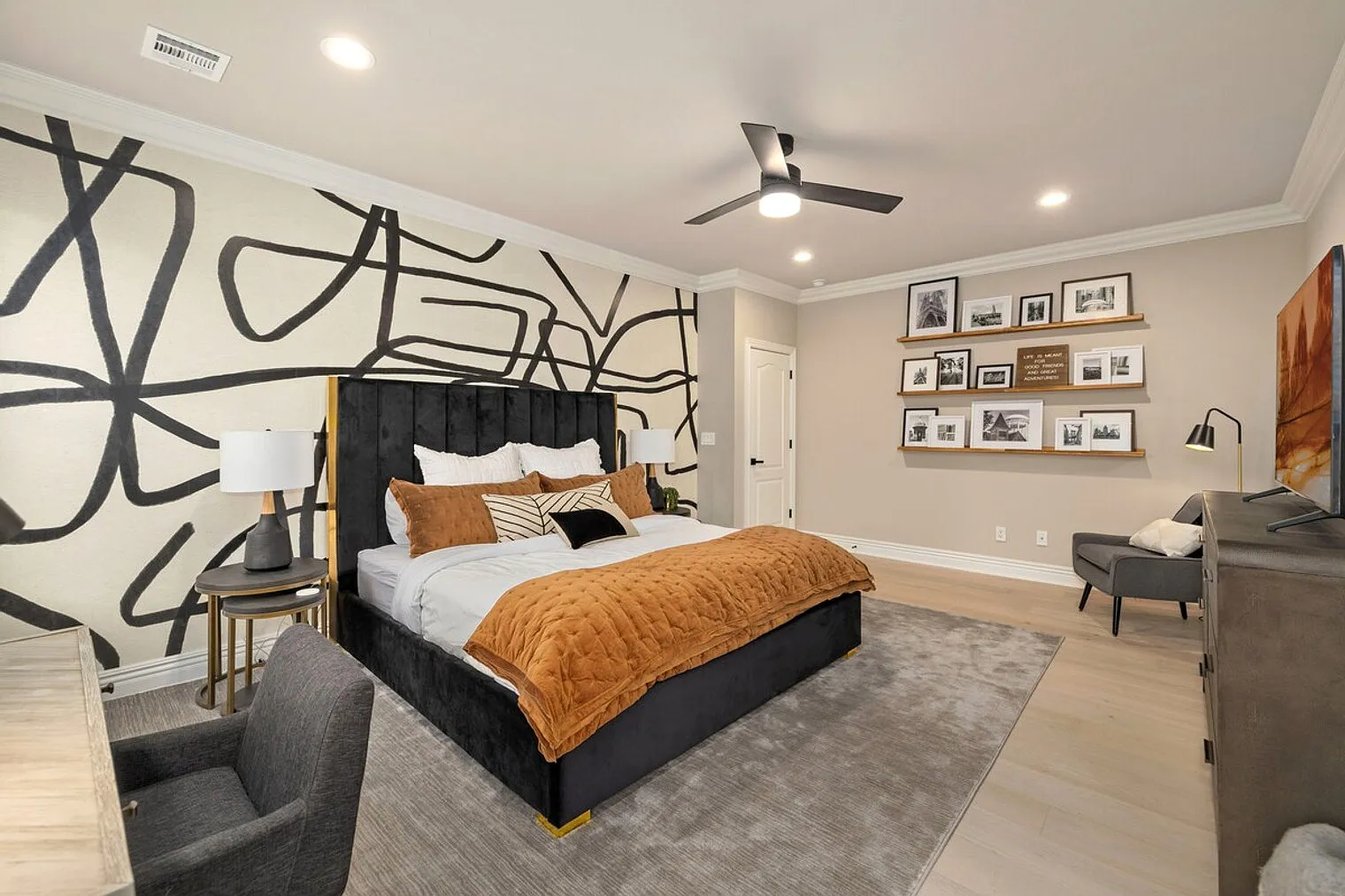 4 bed, 2.0 bath, 2443 sqft, $4,628 — Photo 4