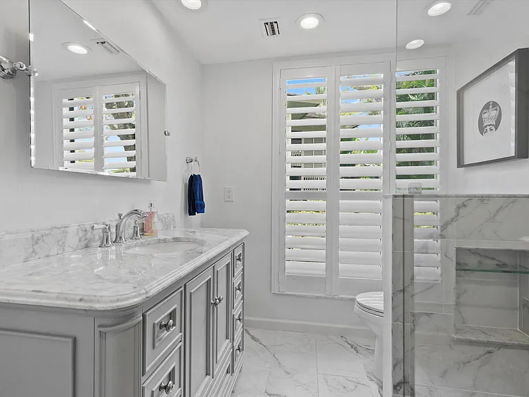 11842 Pebblewood Dr #102 — Photo 2