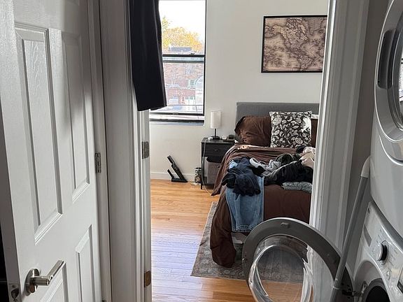 5th image of 2527 Saint Paul St #3B