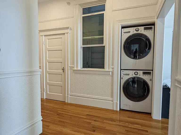 154 Tiffany Ave — Photo 9