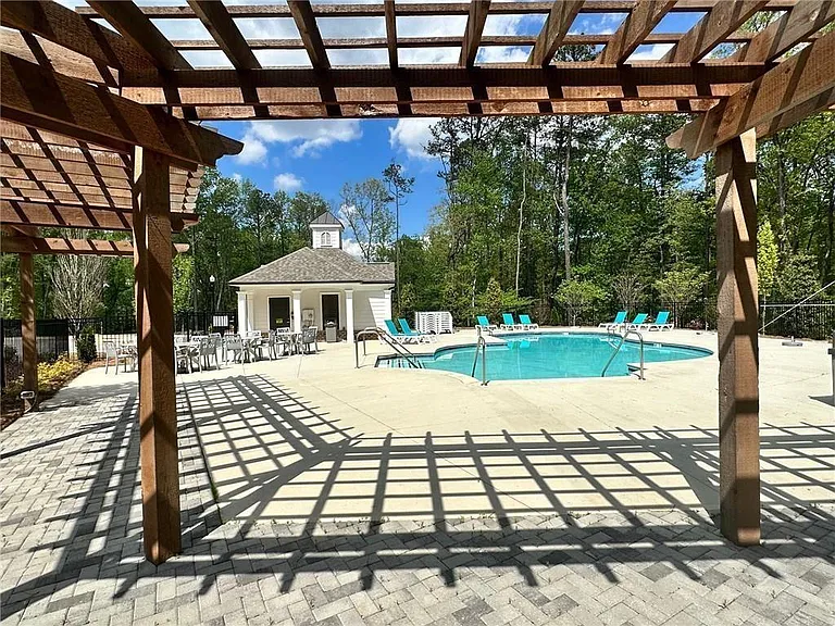 529 Clover Ln — Photo 12