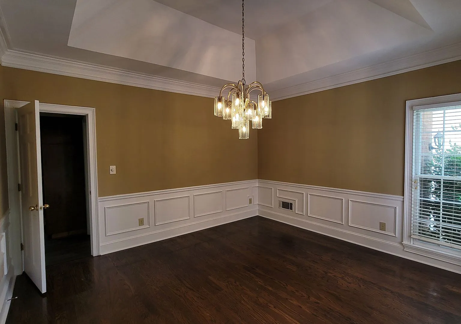 Four-Sided Brick Ranch in Johns Creek! — Photo 3