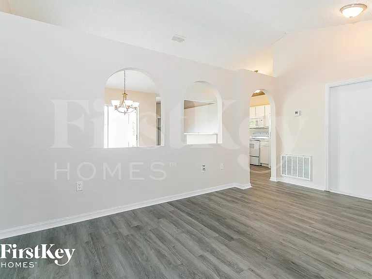 711 Hamster Way — Photo 3