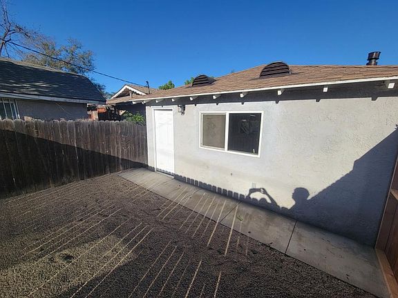2nd image of 934 Cedar St #2