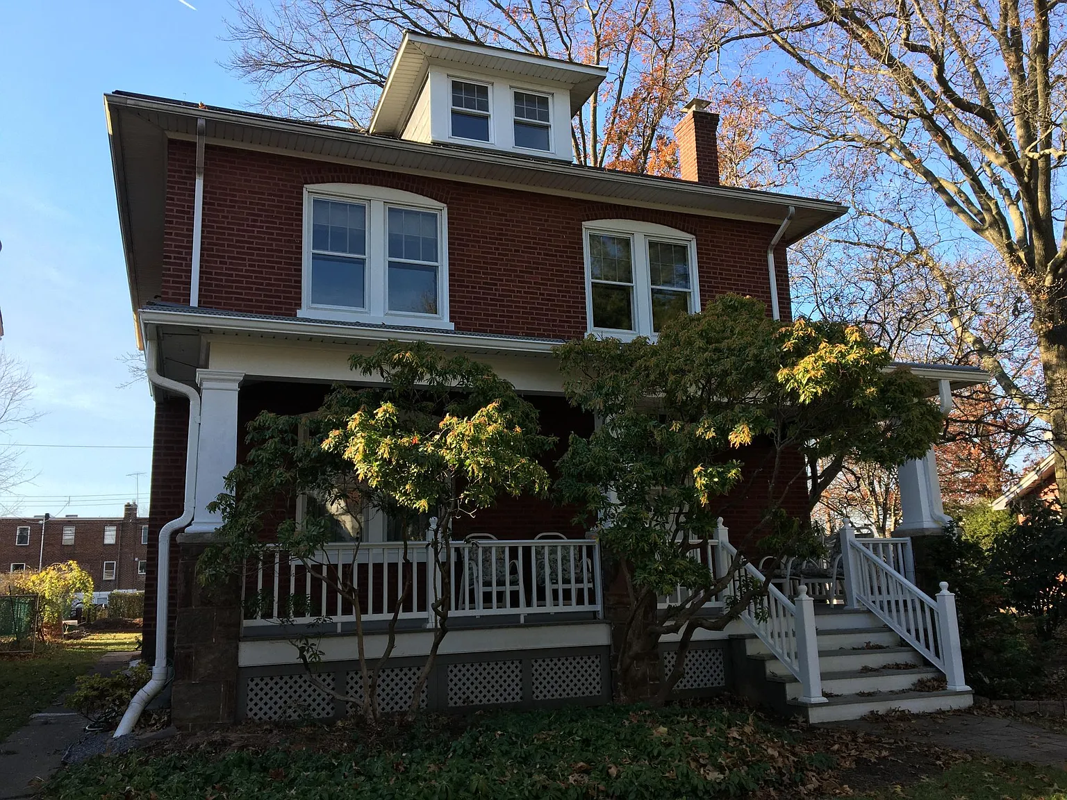 4 bed, 1.5 bath, 2400 sqft, $3,050 — Photo 1