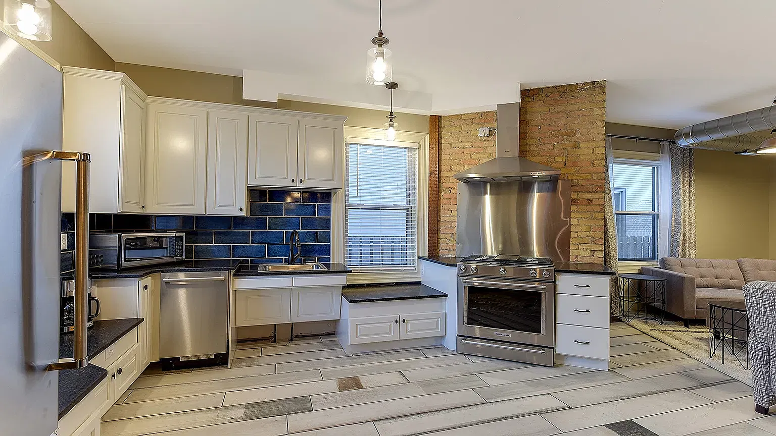3 bed, $2,100 — Photo 2
