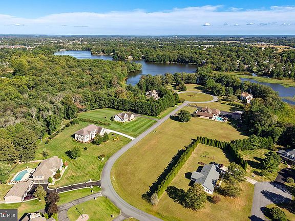 5th image of 7 Lake Crest Dr