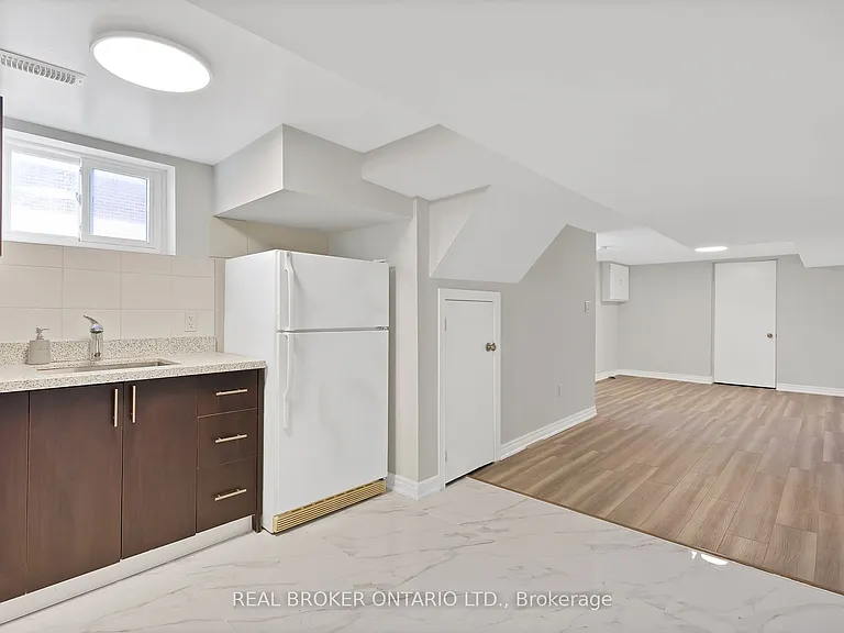 744 Olive Ave #BASEMENT — Photo 9