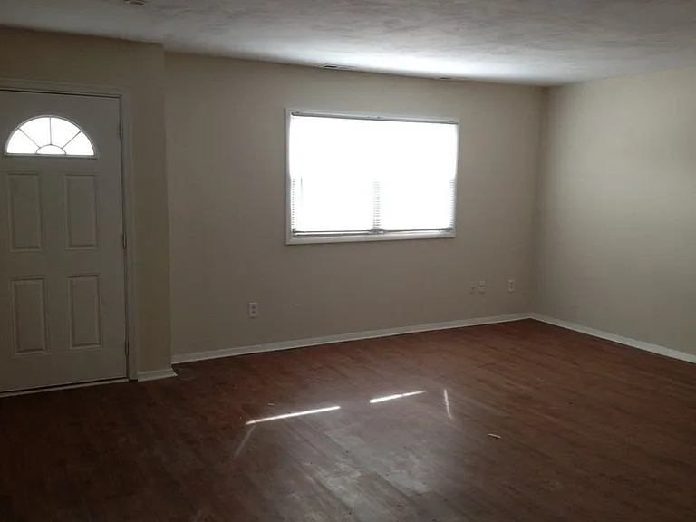 4524 Notre Dame Ct — Photo 2