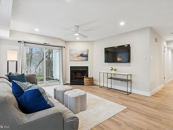 3rd image of 75 Bayberry Ct #75