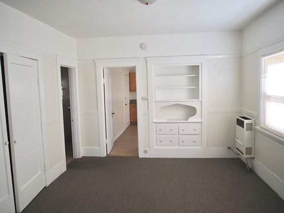 Middle room with build-in shelf and drawers. Large walk-in