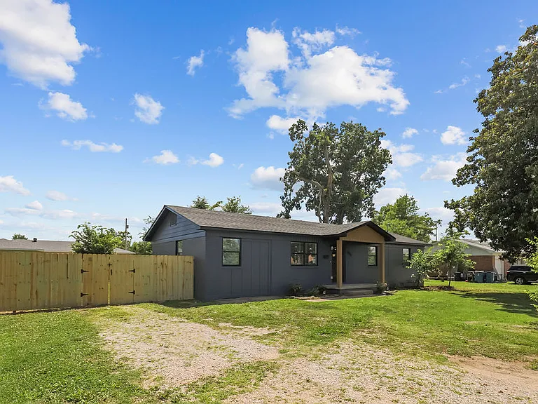 809 Carson Dr — Photo 31