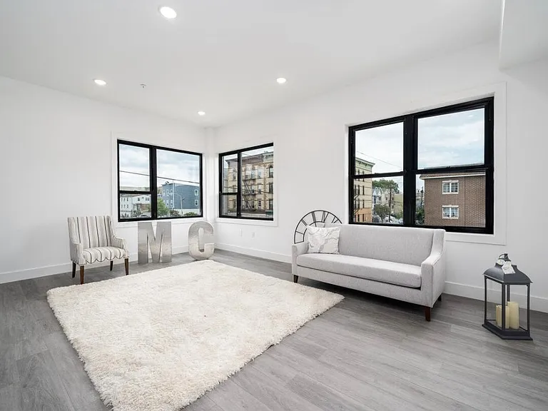 694 Pennsylvania Ave #312 — Photo 4