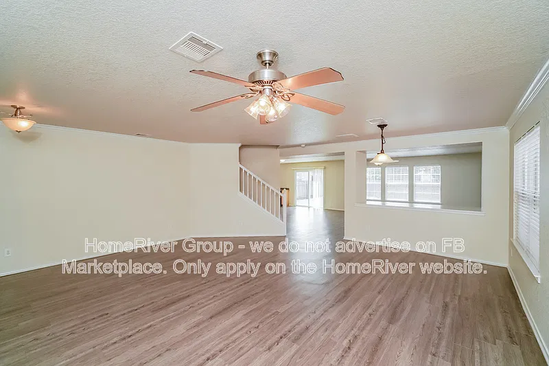 3 bed, 3.0 bath, 2721 sqft, $2,295 — Photo 4