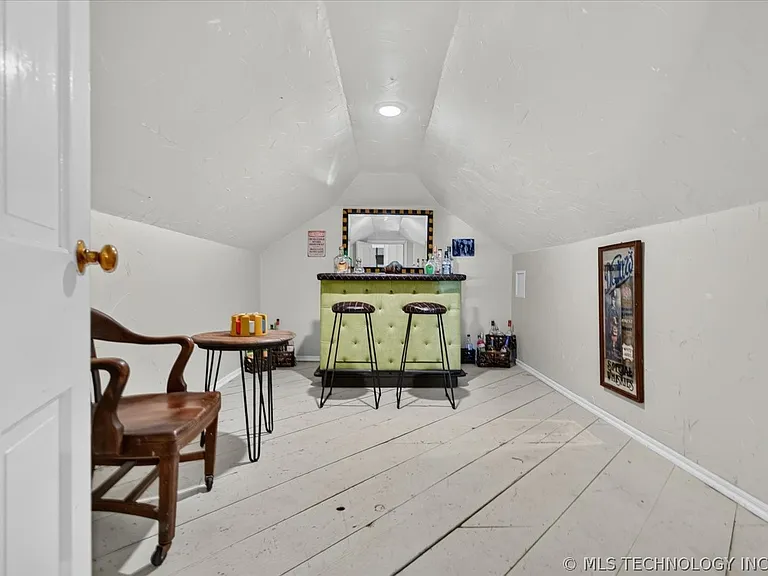 1525 Hillcrest Dr — Photo 27